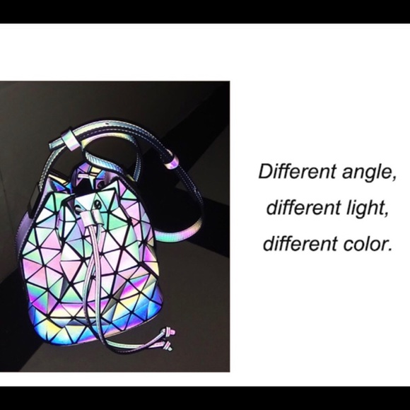 HOLOGRAPHIC BAG bucket LUMINIOUS
NEW latest trend - Picture 2 of 7